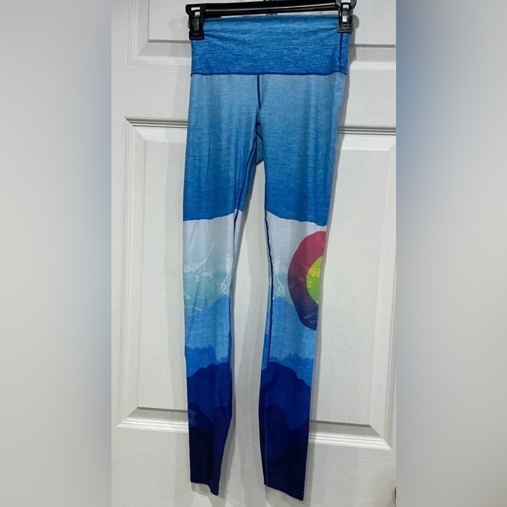 Colorado Threads Women’s XS Yoga Pants Tights for Workout or Pilates EUC Flag